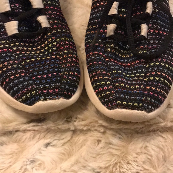 Girls Nike running shoes - Picture 2 of 4